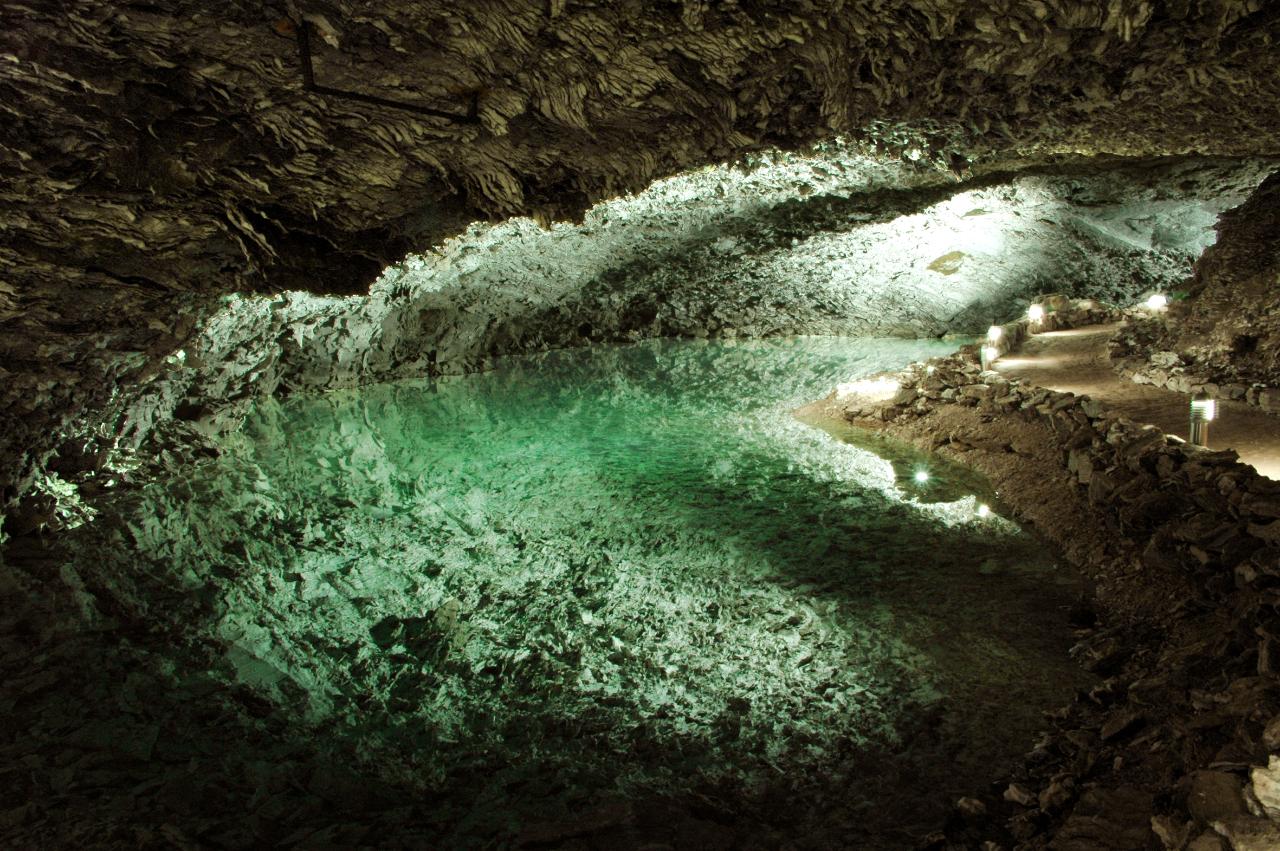 Crystal clear, shimmering blue-green lake with a fascinating reflection, Barbarossa Cave Kyffhäuser