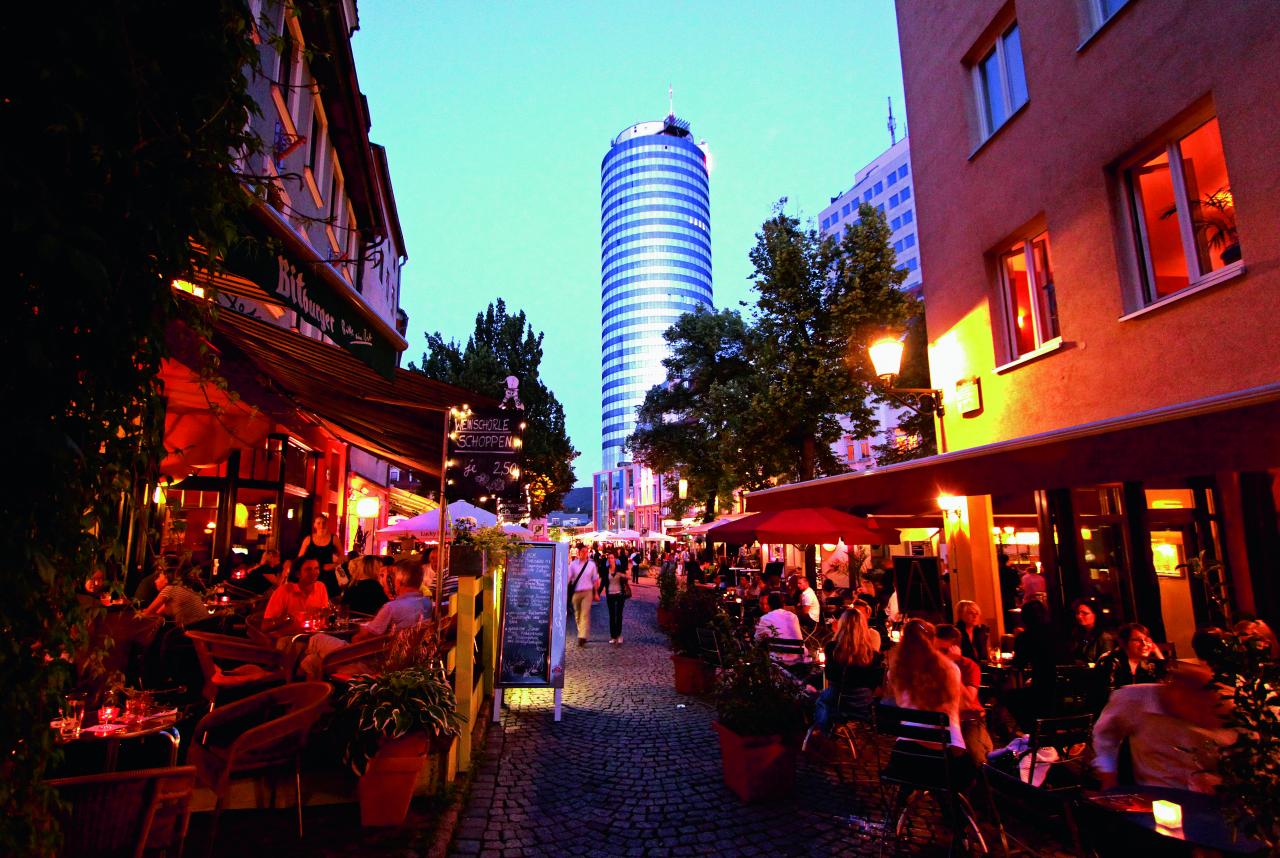 Blick auf den JenTower am Abend, Jena