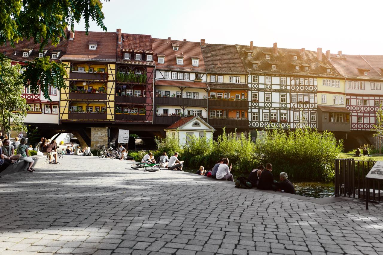 Hinter der Krämerbrücke trifft sich Erfurt